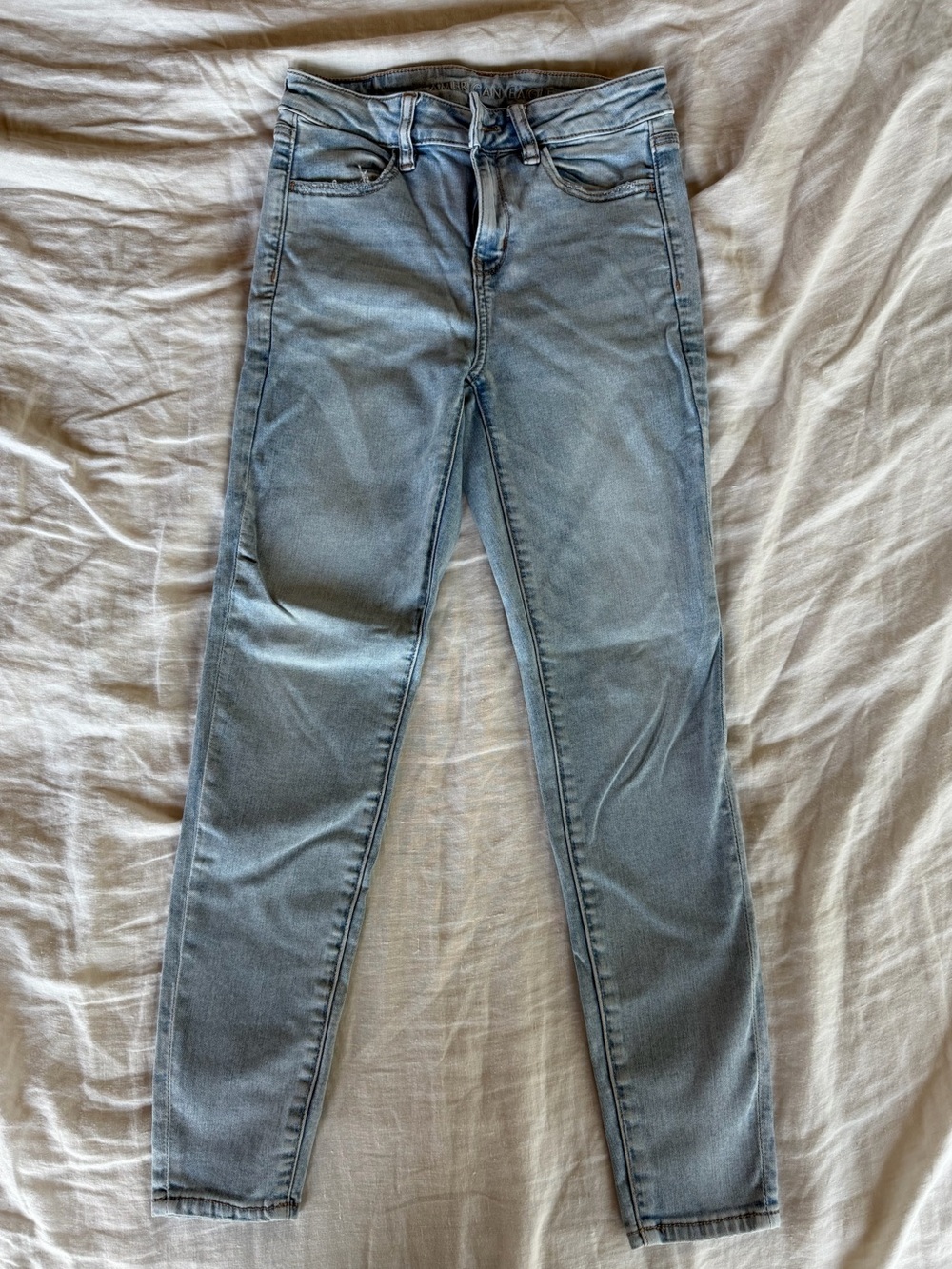 American Eagle Hi-Rise Jegging Next Level Stretch Light Wash Jeans Size 4 Short